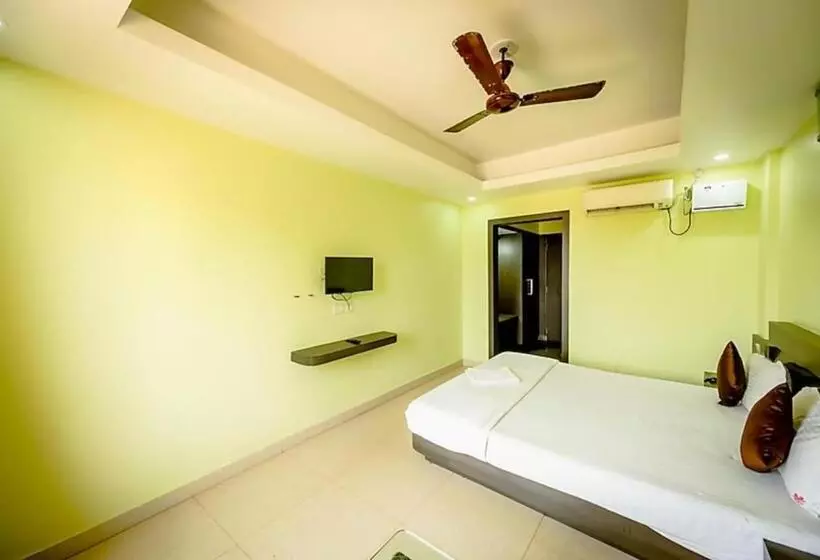 هتل Goroomgo Deep Ganga Inn Puri Sea View Room   Luxury Room With Lift And Parking Faciltiies   Mostly R