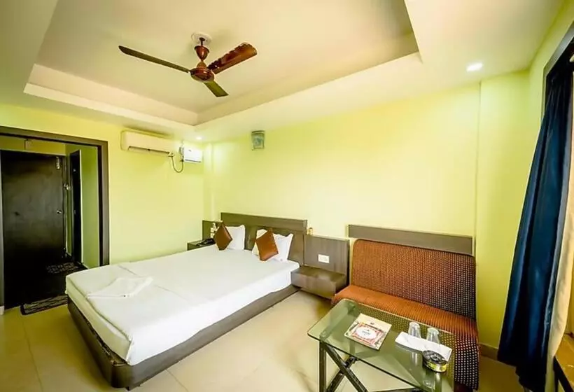هتل Goroomgo Deep Ganga Inn Puri Sea View Room   Luxury Room With Lift And Parking Faciltiies   Mostly R