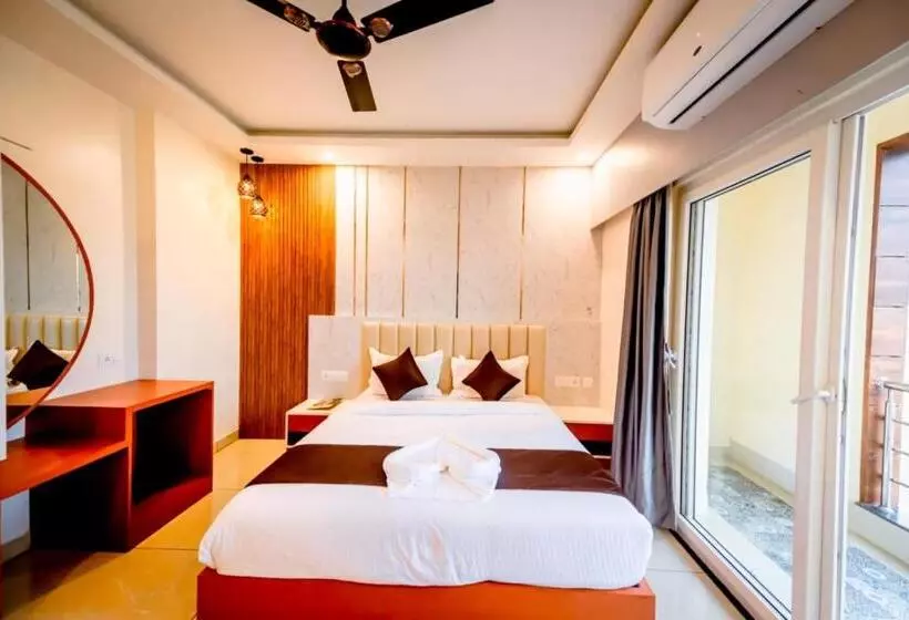Hotelli Goroomgo Shree Gajanana Puri Near Sea Beach Prime Location With Spacious Room Lift And Parking F