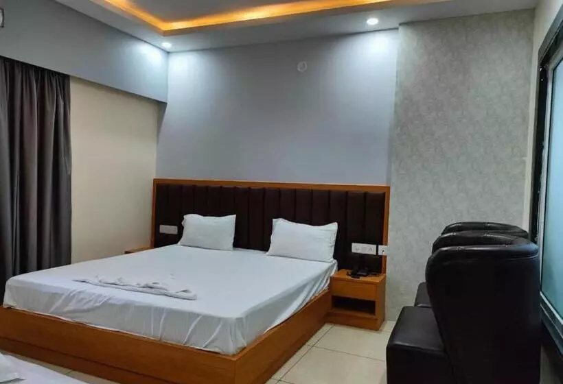 Hotelli Goroomgo Shree Gajanana Puri Near Sea Beach Prime Location With Spacious Room Lift And Parking F