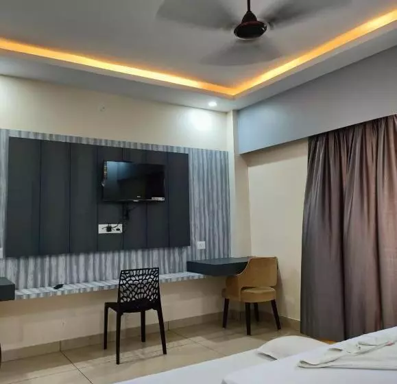 Hotelli Goroomgo Shree Gajanana Puri Near Sea Beach Prime Location With Spacious Room Lift And Parking F