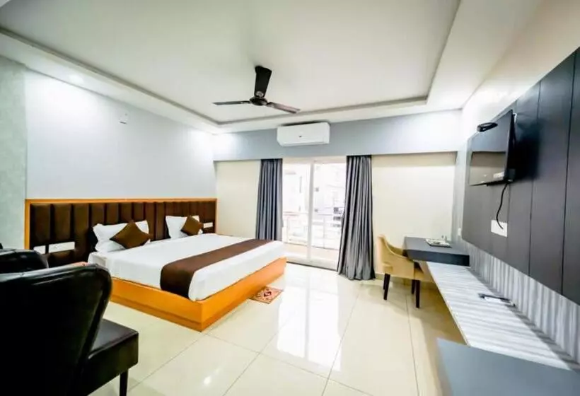 Hotelli Goroomgo Shree Gajanana Puri Near Sea Beach Prime Location With Spacious Room Lift And Parking F