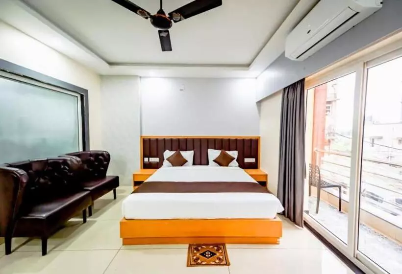 Hotelli Goroomgo Shree Gajanana Puri Near Sea Beach Prime Location With Spacious Room Lift And Parking F