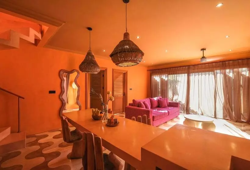 El Barrio Boutique Hotel & Bar