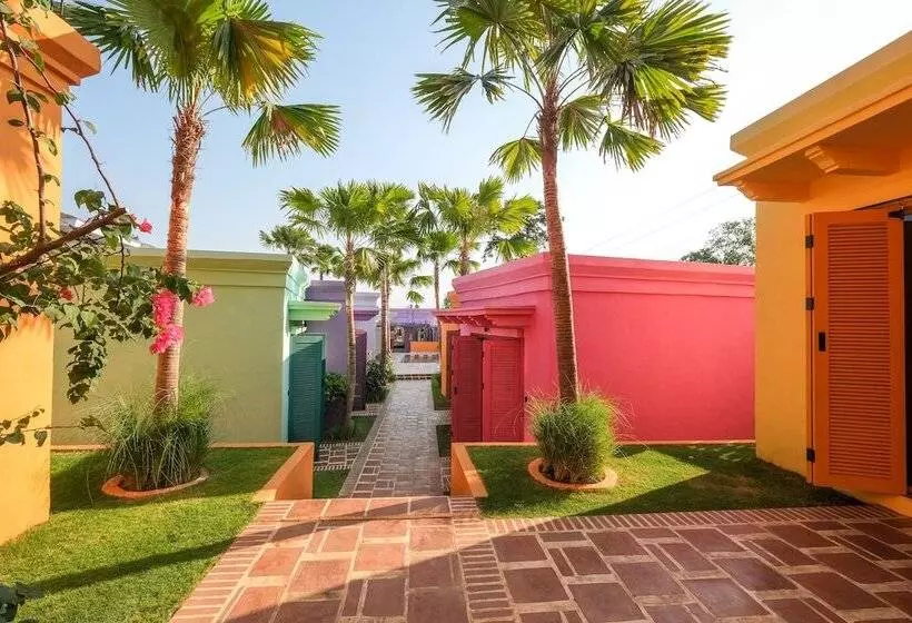 El Barrio Boutique Hotel & Bar