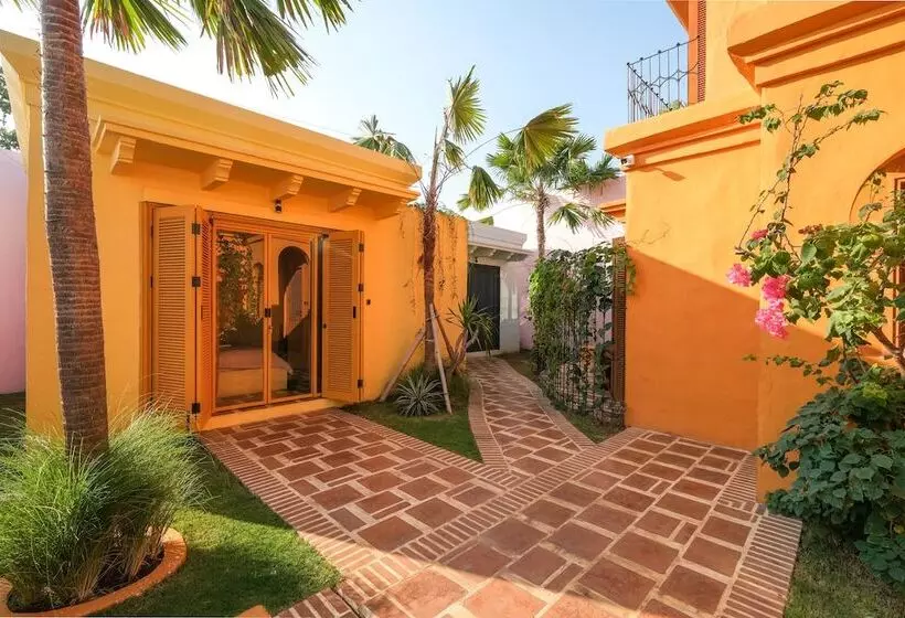 El Barrio Boutique Hotel & Bar