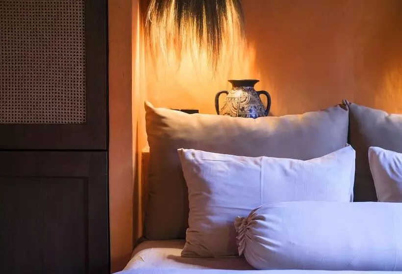 El Barrio Boutique Hotel & Bar