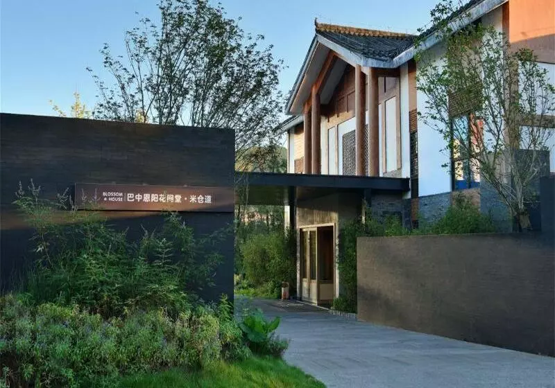 Hotelli Blossom House