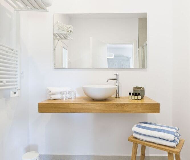 هتل Masia Can Rovira