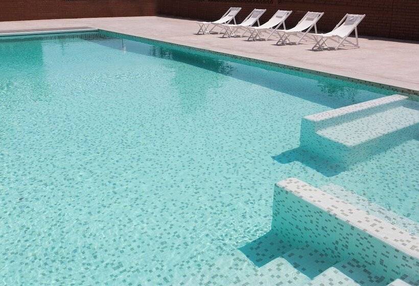 هتل Masia Can Rovira