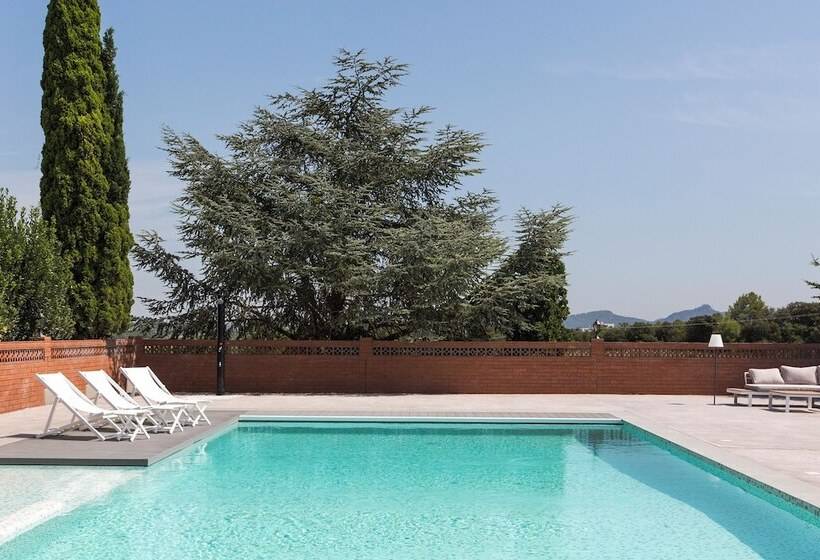 هتل Masia Can Rovira