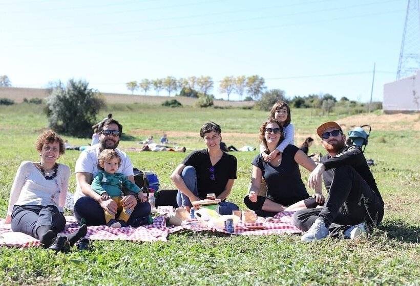 هتل Masia Can Rovira