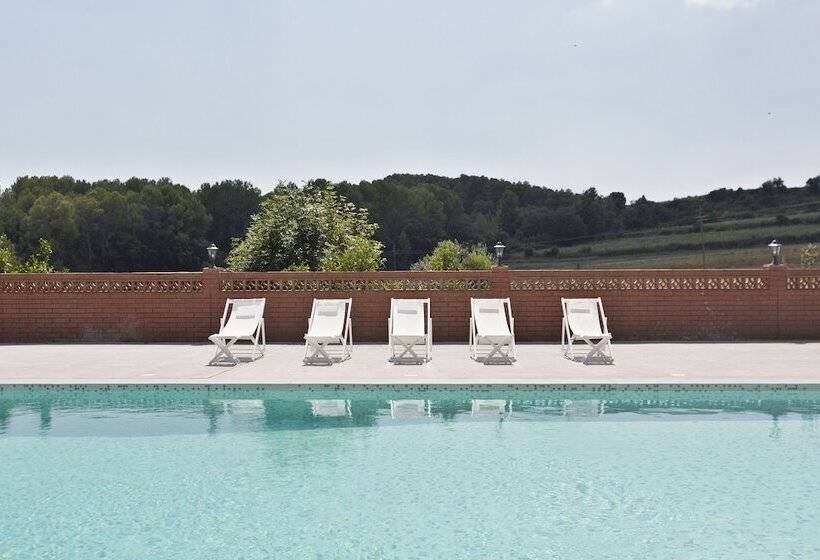 هتل Masia Can Rovira