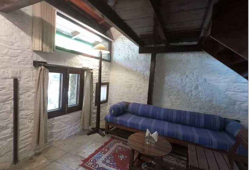 호텔 Tiaraa Monolith Lake Resort