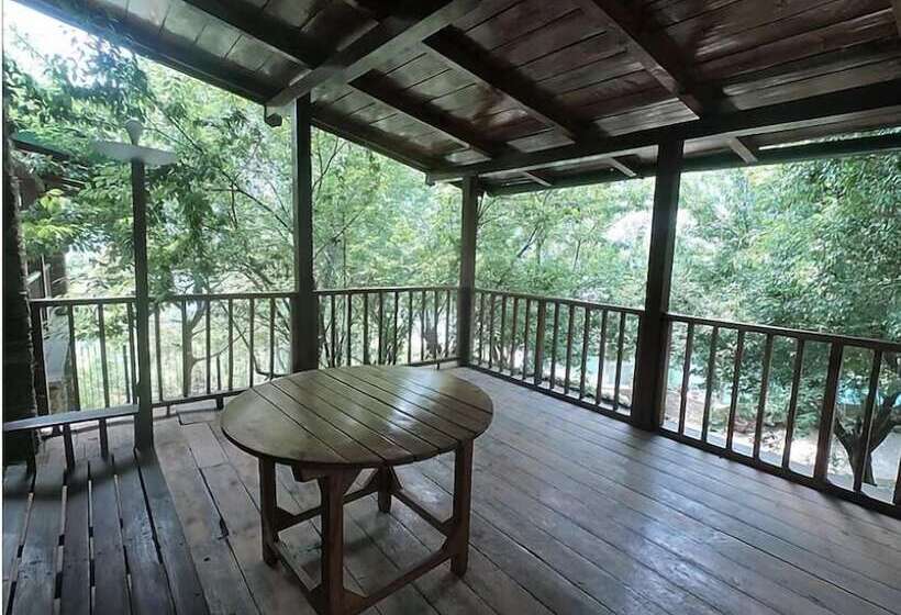 호텔 Tiaraa Monolith Lake Resort