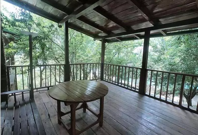 ホテル Tiaraa Monolith Lake Resort