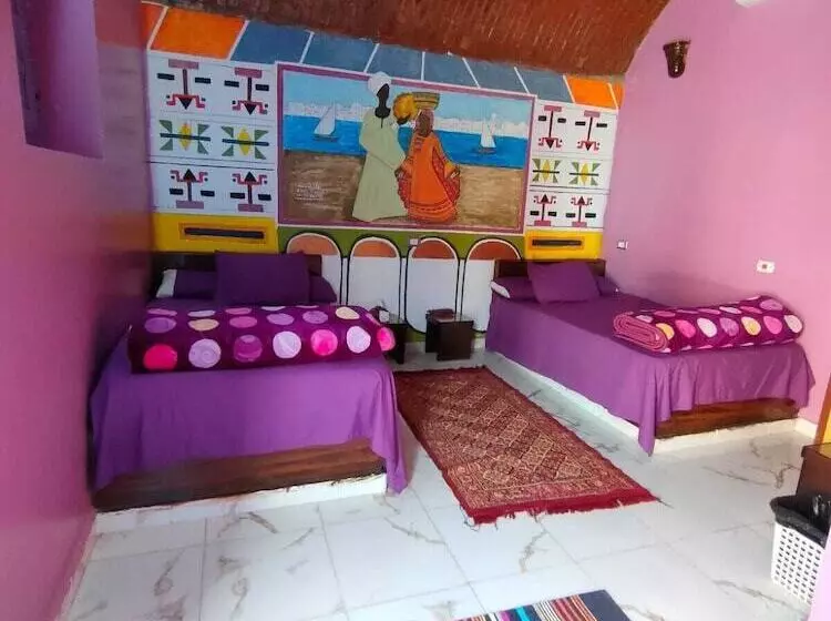 پانسیون Kamel House