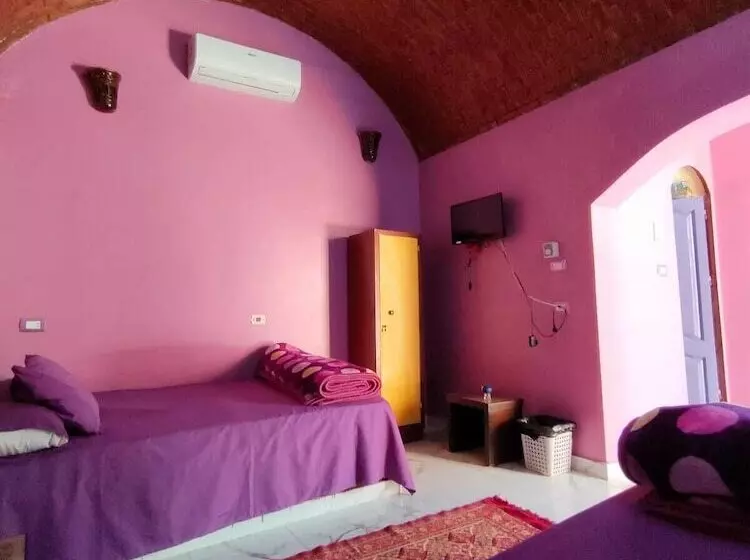 پانسیون Kamel House