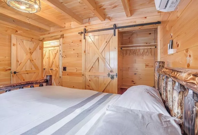 Chillicothe Cabin Near Hocking Hills State Park!