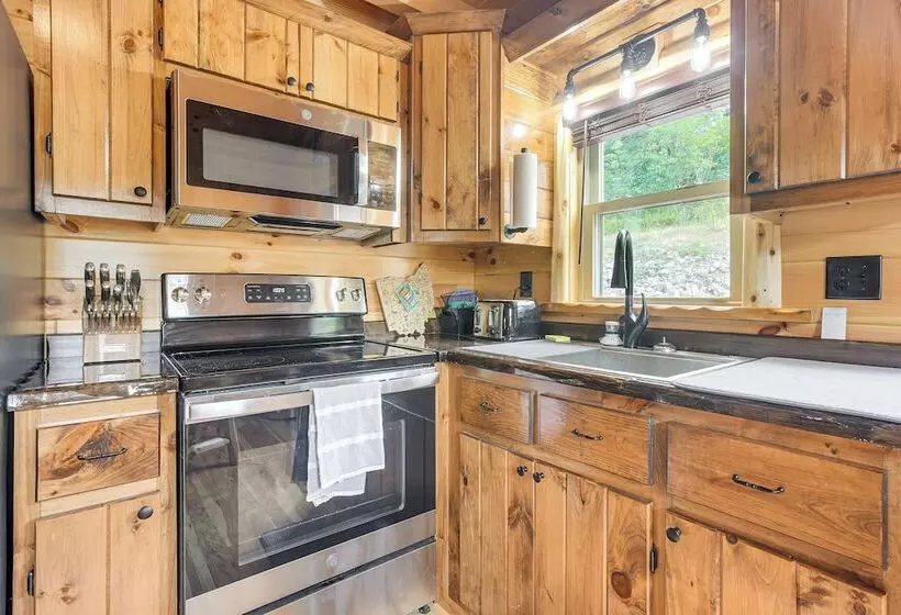 Chillicothe Cabin Near Hocking Hills State Park!