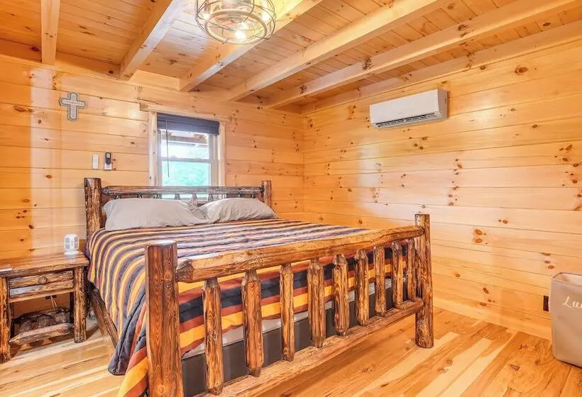 Chillicothe Cabin Near Hocking Hills State Park!