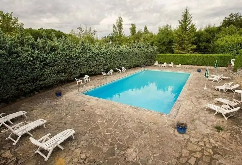 Hotelli Auberge De L Escargot D Or