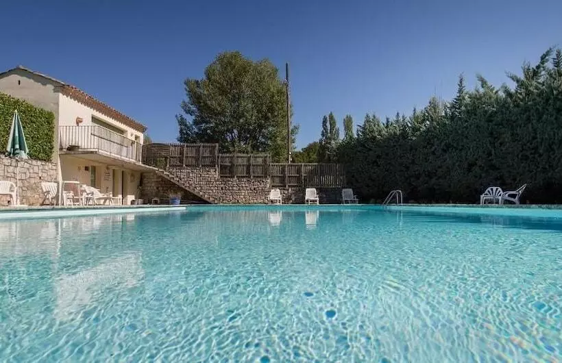 Hotelli Auberge De L Escargot D Or