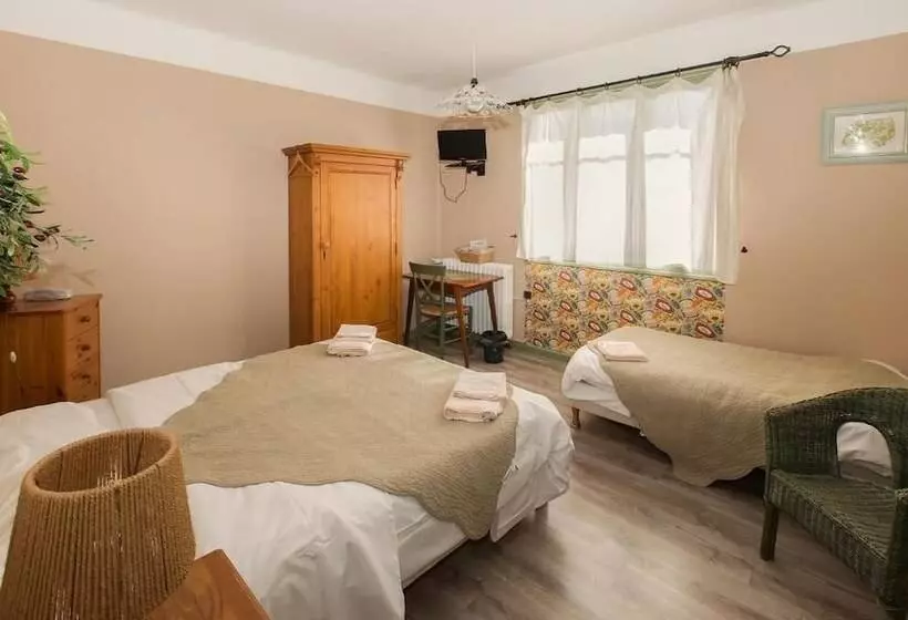 Hotelli Auberge De L Escargot D Or