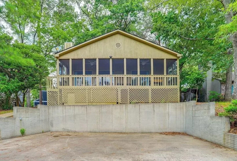 Lovely Waleska Home W/ Screened Deck & Lake Access