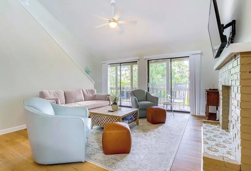 Lovely Waleska Home W/ Screened Deck & Lake Access