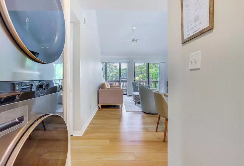 Lovely Waleska Home W/ Screened Deck & Lake Access