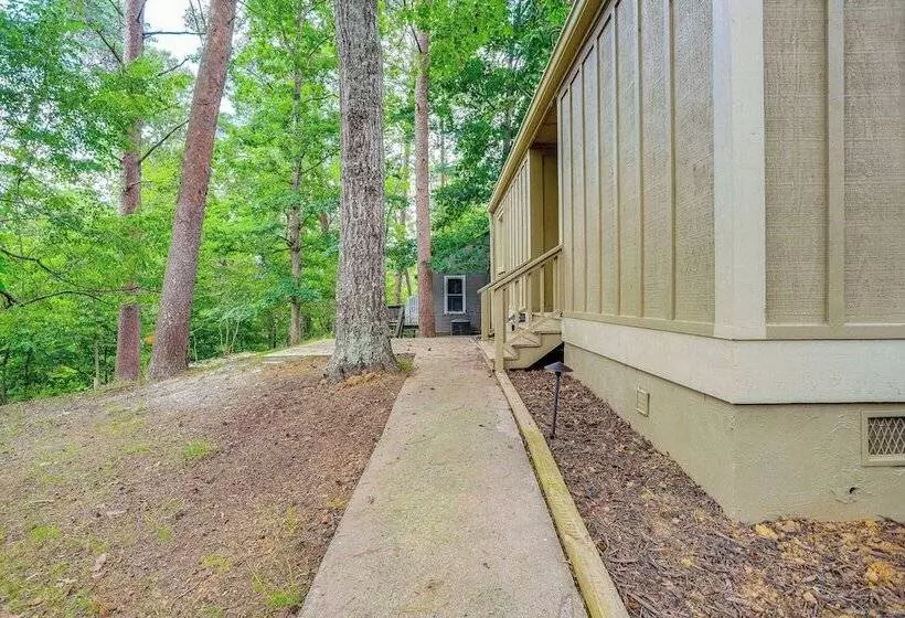 Lovely Waleska Home W/ Screened Deck & Lake Access