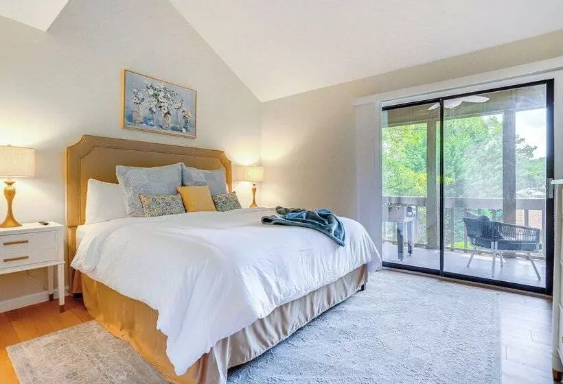 Lovely Waleska Home W/ Screened Deck & Lake Access