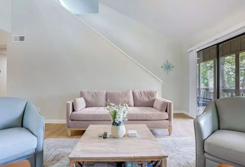 Lovely Waleska Home W/ Screened Deck & Lake Access