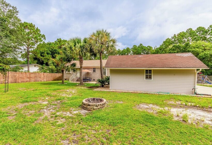 Navarre Home W/ Palm Tree Views ~ 4 Mi To Beach!