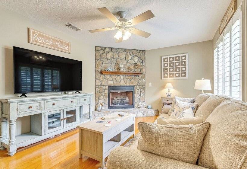 Navarre Home W/ Palm Tree Views ~ 4 Mi To Beach!