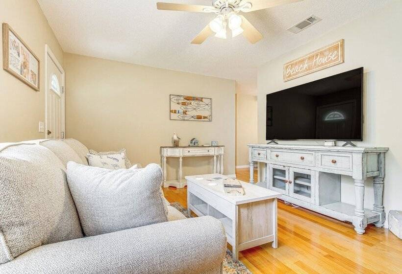 Navarre Home W/ Palm Tree Views ~ 4 Mi To Beach!