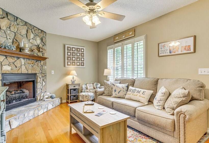 Navarre Home W/ Palm Tree Views ~ 4 Mi To Beach!