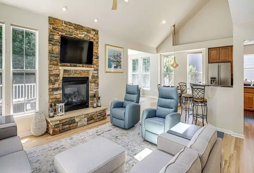 Ocean View Home: Deck, Hot Tub & Resort Amenities!