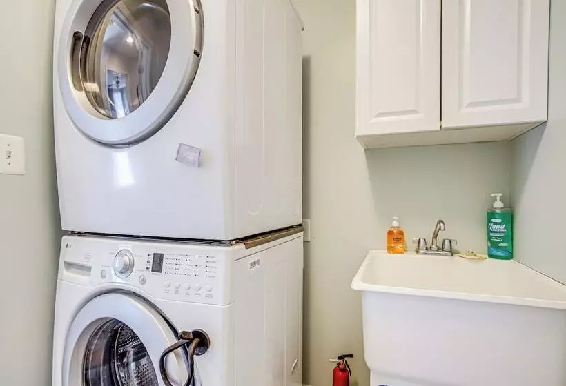 Ocean View Home: Deck, Hot Tub & Resort Amenities!