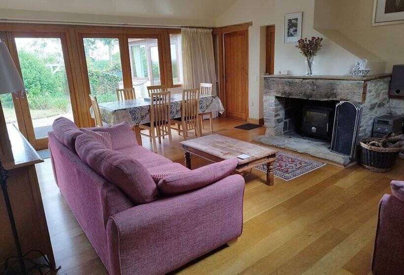 Peaceful And Stylish Cottage Near Taunton Somerset