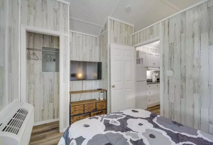 Pet Friendly Picayune Tiny Home ~ 4 Mi To Downtown