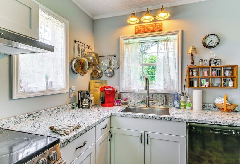 Pet Friendly Waegner Cottage On 30 Acre Horse Farm