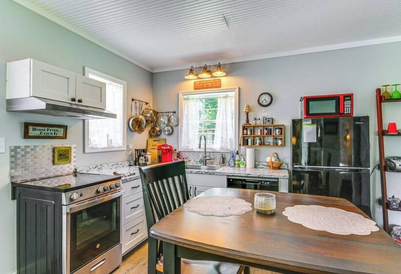 Pet Friendly Waegner Cottage On 30 Acre Horse Farm