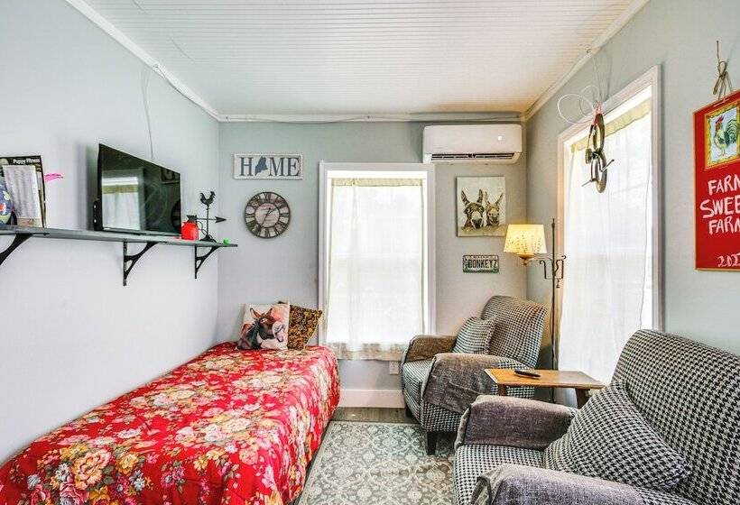 Pet Friendly Waegner Cottage On 30 Acre Horse Farm