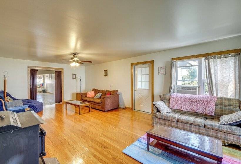 Rural Middlefield Home On Peaceful Working Farm!