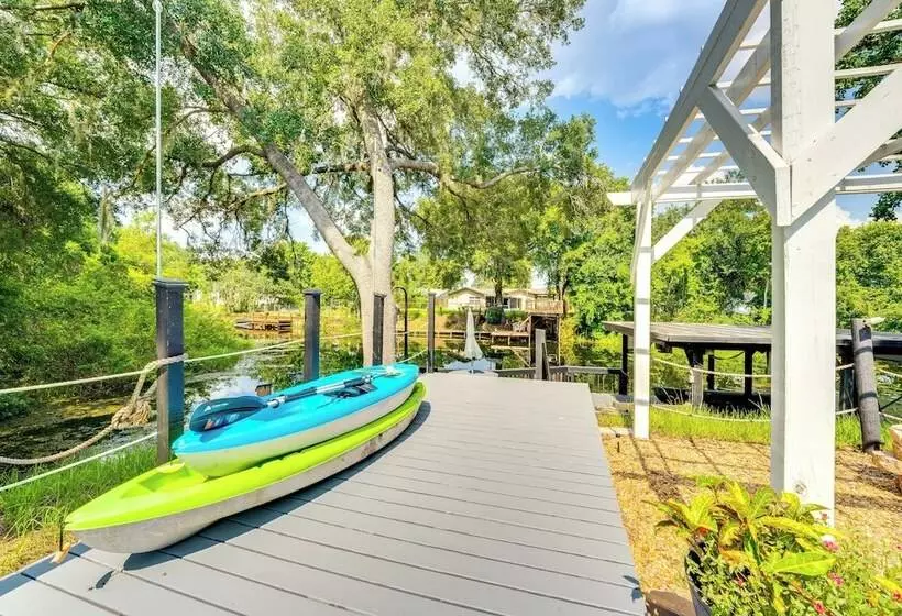 Spacious Tavares Home W/ Private Outdoor Oasis!