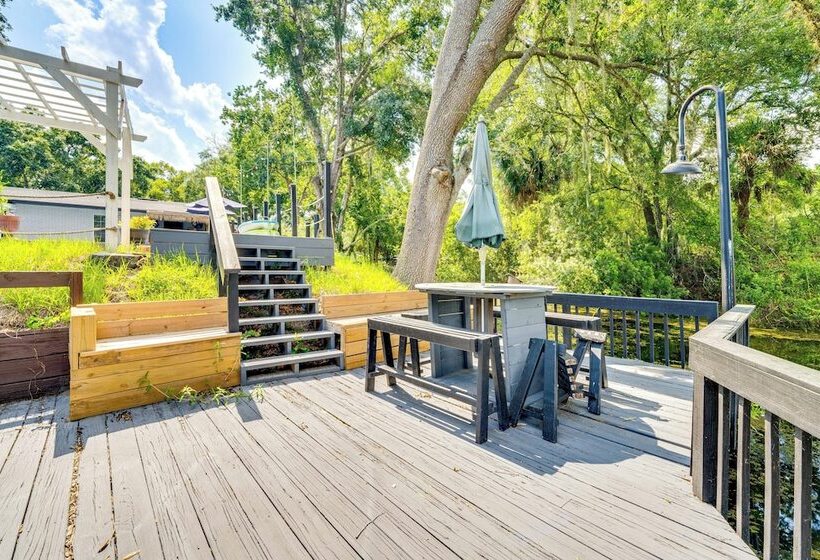 Spacious Tavares Home W/ Private Outdoor Oasis!