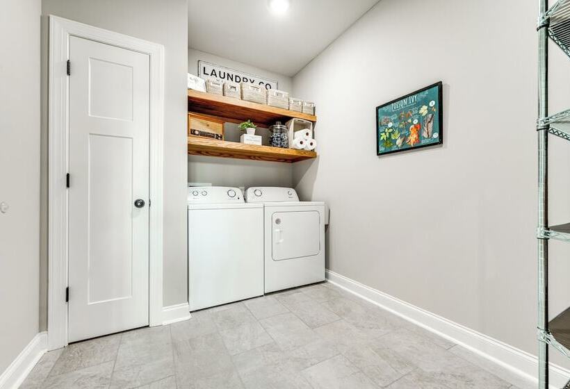 Brand New Perry House W/ Kayaks & Lake Access