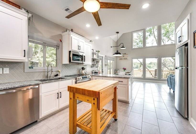 Brand New Perry House W/ Kayaks & Lake Access